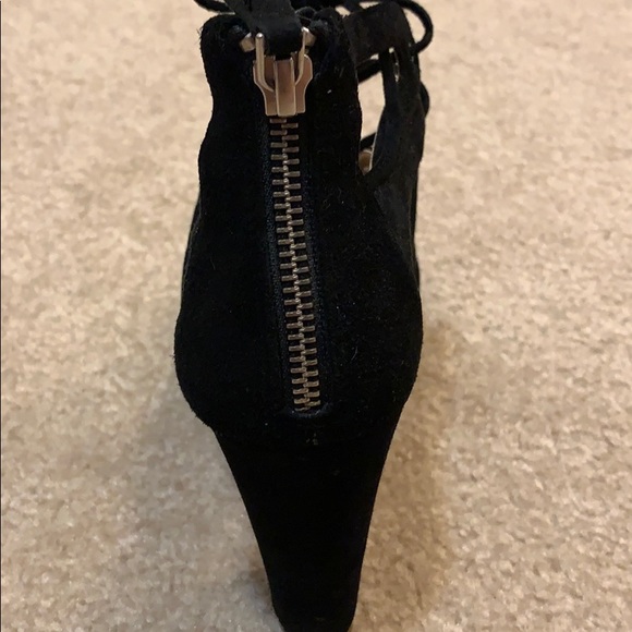 Shoes - Picture 2 of 4